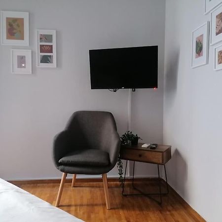 Minimal Studio Varnava Square - Kallimarmaro Area Athena Bagian luar foto
