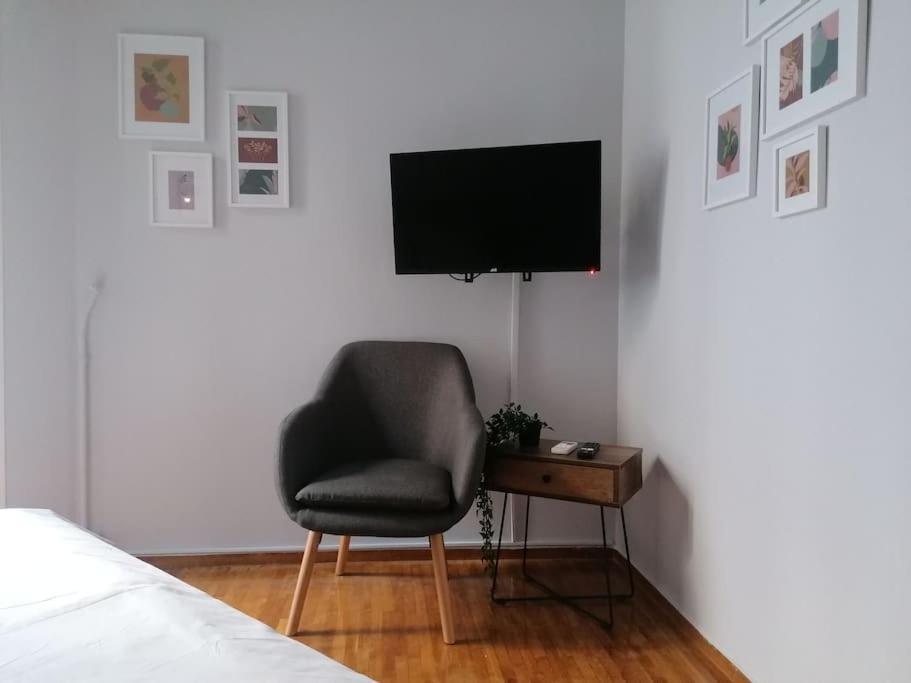 Minimal Studio Varnava Square - Kallimarmaro Area Athena Bagian luar foto